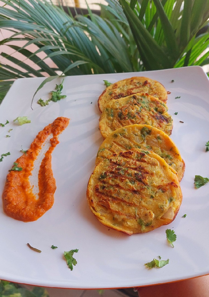 ओट्स अनियन पैनकेक(oats onion pancake recipe in hindi) रेसिपी मुख्य फोटो