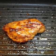 A picture of Grilled Chicken topping for Pizza.