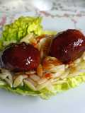 Lettuce Cups with Meatballs in Spicy Sauce