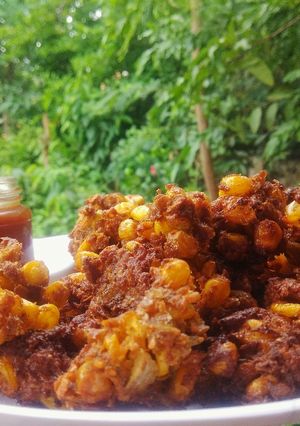 कुरकुरीत मक्याची भजी (Crispy corn pakoda recipe in marathi) रेसिपी चे मुख्य फोटो 