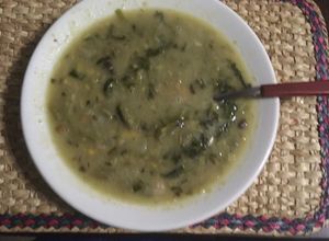 Una foto de Sopa de habas con nopalitos