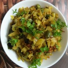 A picture of Beans and cabbage curry.
