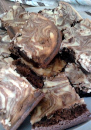 A picture of Chocolate cheesecake brownies.