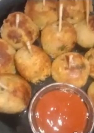 સ્પ્રાઉટ્સ ચીઝ બોલ્સ(Sprouts cheese balls recipe in Gujarati)1 રેસીપી મુખ્ય ફોટો