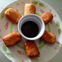 A picture of Fluffy's mini bangers and mash.