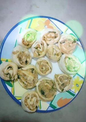 A picture of Chicken and potato pinwheel samosa.