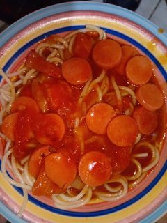 Una foto de Spaghetti con salchichas