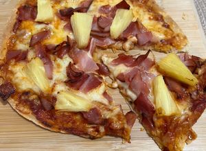 Una foto de Pizza con tortilla de harina en air fryer 🍕