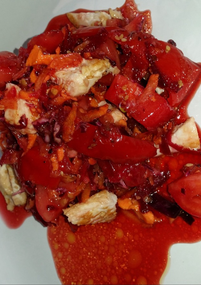Una foto de "Ensalada Roja" con Pechuga de Pollo
