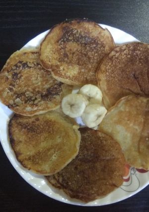 બનાના પેનકેક (Banana Pancakes Recipe In Gujarati) રેસીપી મુખ્ય ફોટો