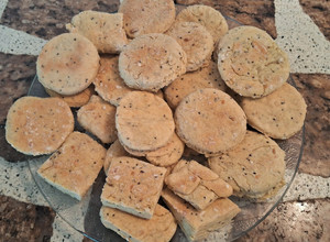 Una foto de Bizcochitos de queso rallado y semillas de chía