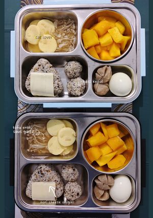 Foto resep Bekal Nori Cheese Onigiri, Tofu Enoki Saus Garlic, Telur dan Bakso serta Mangga