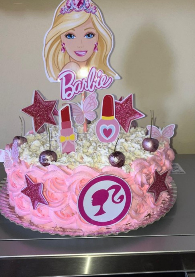Una foto de Torta temática de la barbie