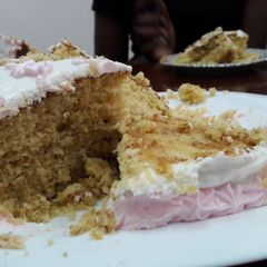 A picture of Lemon Vanilla Cake by (The Cake Girl) Seline.
