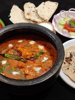 પનીર હાંડી કોરમા (Paneer Handi Korma Recipe In Gujarati) રેસીપી મુખ્ય ફોટો