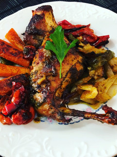Una foto de Conejo al horno con verduras