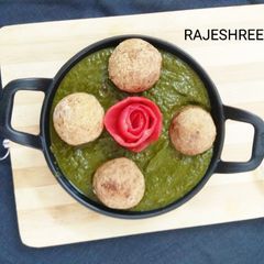 A picture of Cheese Kofta in Spinach Gravy.