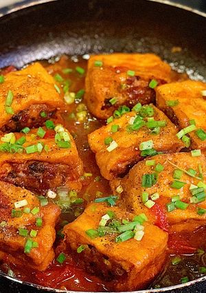 Hình của món Đậu hũ nhồi thịt sốt cà.