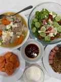 Cơm nhà với tôm sốt mayonnaise, canh ba chỉ heo củ quả, salad trộn phô mai