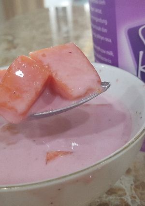 Foto resep Jus strawberry + blueberry yougurt..🍸🍸🍸#tantanganakhirtahun