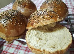 Foto principal de Pan de hamburguesa con semillas de sésamo y amapola