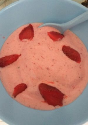 Foto resep Banana Strawberry Smoothie Bowl ala ala