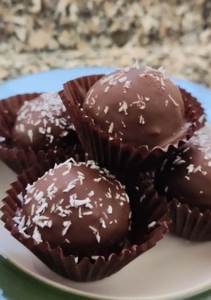 Una foto de Bombón de coco y cacahuete