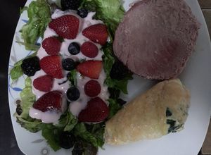 Una foto de PECHUGA DE POLLO RELLENA DE ESPINACAS Y QUESO !!