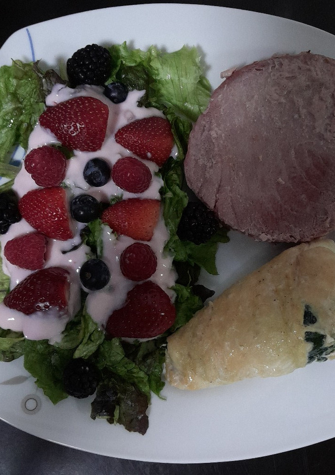 Una foto de PECHUGA DE POLLO RELLENA DE ESPINACAS Y QUESO !!