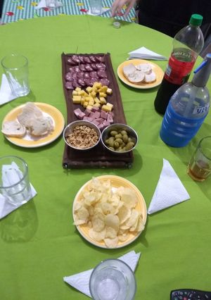 Una foto de Picada bien argentina..para deleitarse básico de cocina 🍑