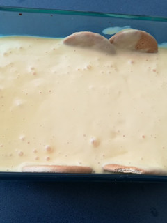 Una foto de Postre de helado de vainilla con mango