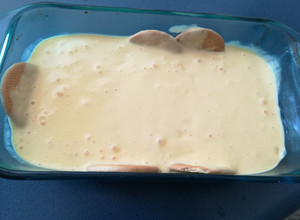 Una foto de Postre de helado de vainilla con mango