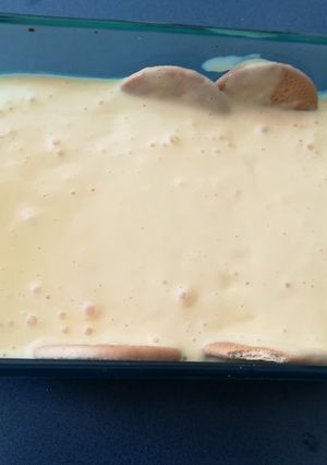 Una foto de Postre de helado de vainilla con mango