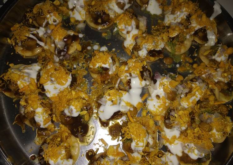 Recipe of Super Quick Homemade Leftover Chole papdi chaat