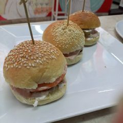 A picture of Fish Burger.