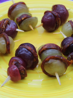 Una foto de Uvas con chorizo
