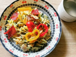 菠菜奶油義大利麵佐烤培根