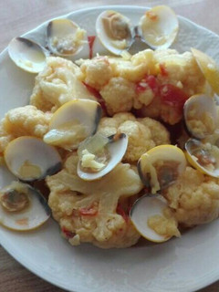 Una foto de Coliflor con almejas