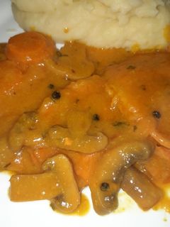 Una foto de Lomo de cerdo a la pimienta negra con champiñones