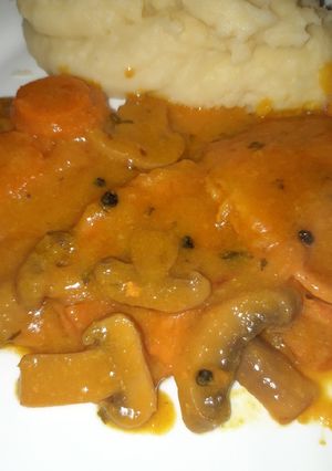 Una foto de Lomo de cerdo a la pimienta negra con champiñones