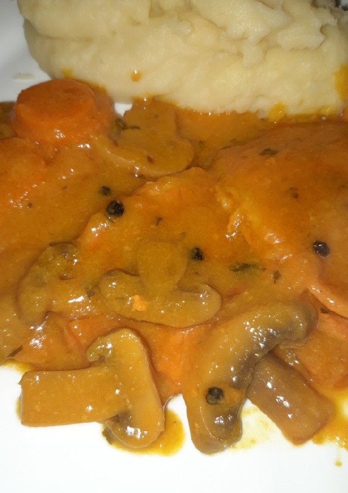 Una foto de Lomo de cerdo a la pimienta negra con champiñones