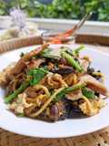 Stir-Fried Yellow Noodles with Soy Sauce (Pad See Ew)