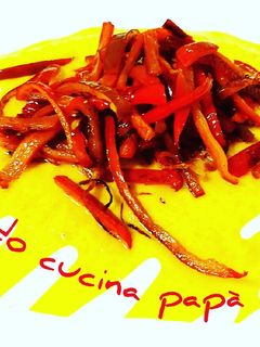 Foto di La peperonata a modo mio (Peperoni rossi arrostiti su emulsione di peperoni gialli)