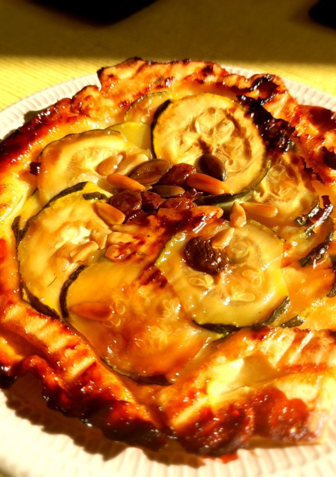 Una foto de Mini tartas saladas de calabacín y ajetes