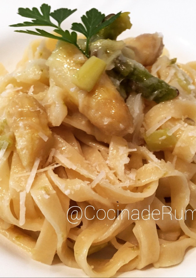 Una foto de Tagliatella con espárragos🤤