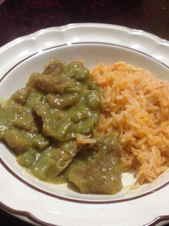 Una foto de Chicharrón en salsa verde con nopales