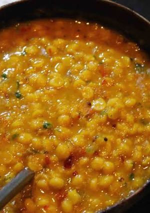 A picture of Chana dal tarka.
