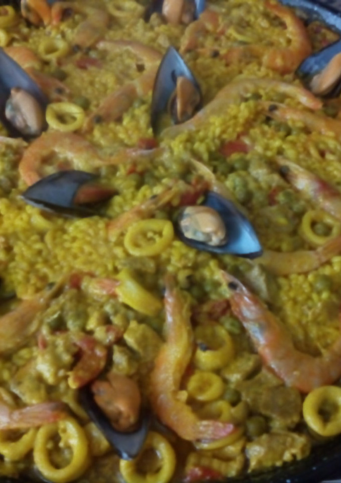 Una foto de Arroz al estilo Valenciano (paella)