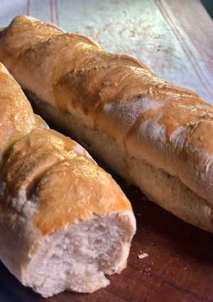 Una foto de Pan francés fácil y casero baguette (SIN AMASAR)