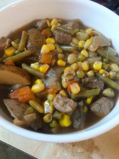 A picture of Hearty Vegetable Beef Soup.